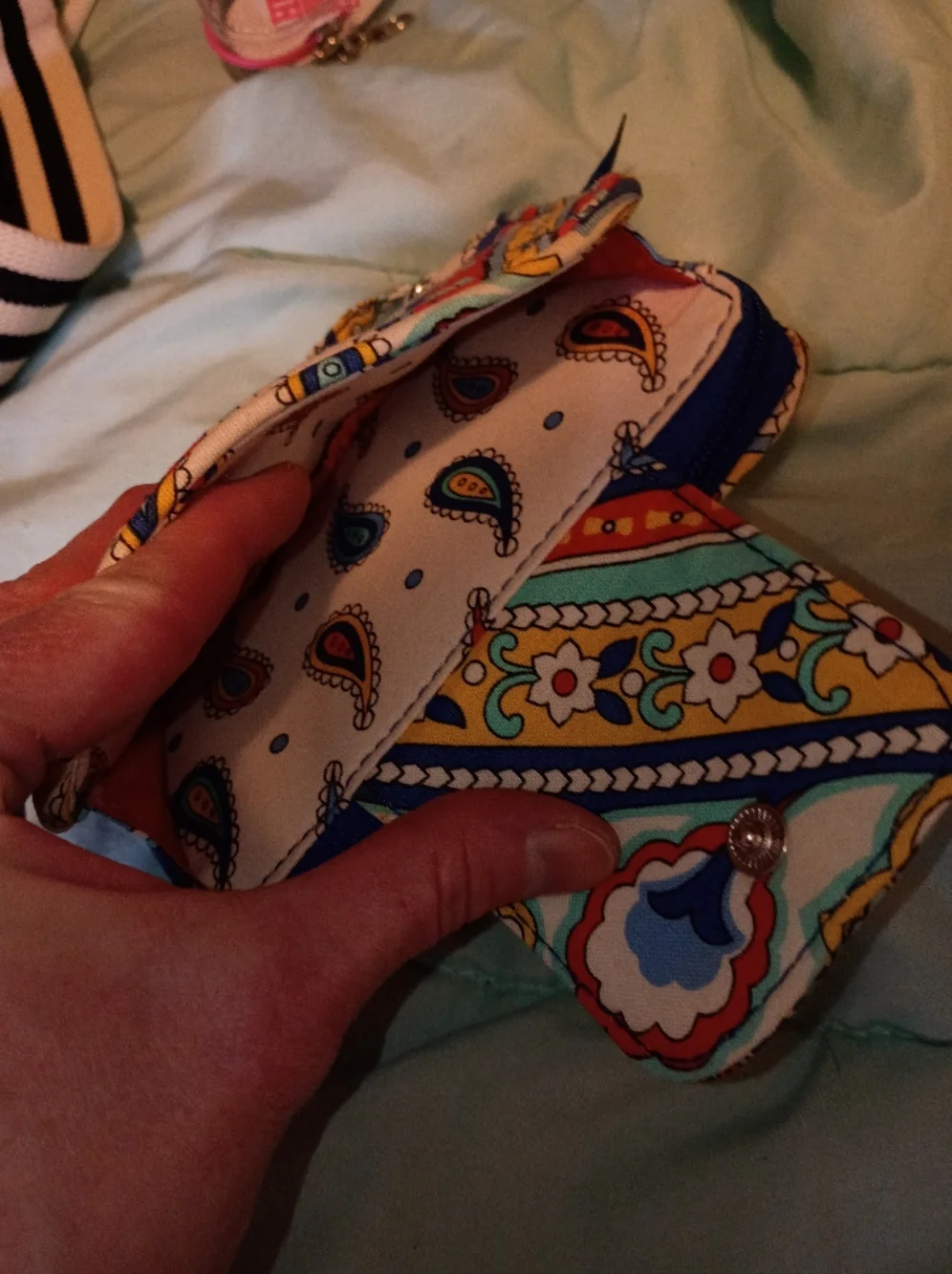 GUC Vera Bradley Marina Colorful Paisley Floral Wristlet Wallet 2013 Retired - Picture 3 of 4